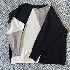 Aaeda Women’s Sweater in Black, White, and Gray